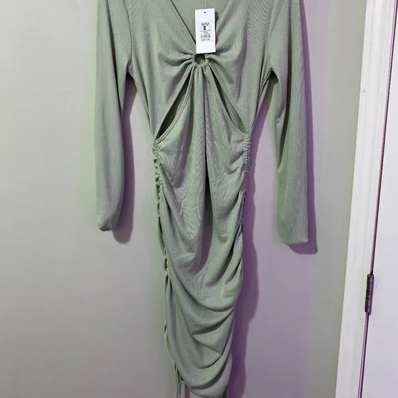 Dress - Picture 1 of 1